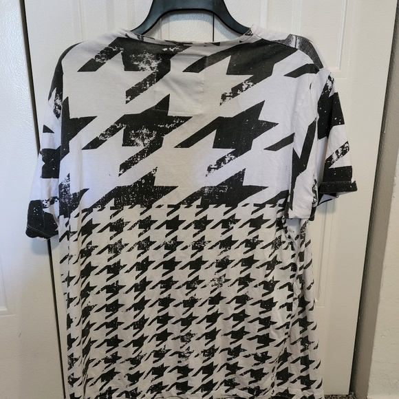 Broken Threads - Picture 3 of 4